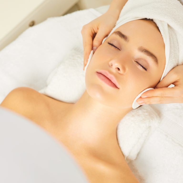 Relaxing massage and face cleansing